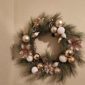 Elegant Gold and White Holiday Wreath